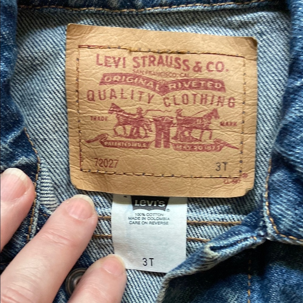 Vintage Levi's Blue Jean Jacket Classic Denim Style - Picture 3 of 8